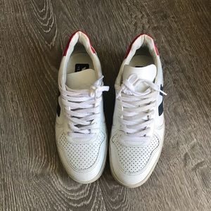 Veja V10 Used